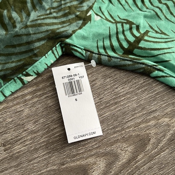 Old Navy v neck tank - Picture 3 of 4